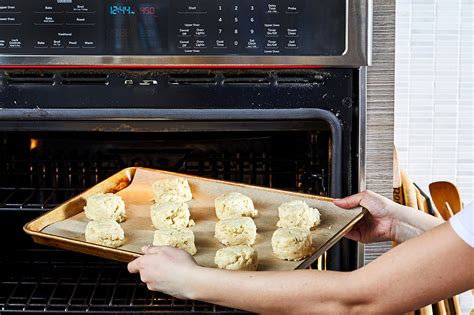 how to bake biscuits on gas stove